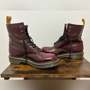 Dr Martens
Color: Oxblood
Size: US L7